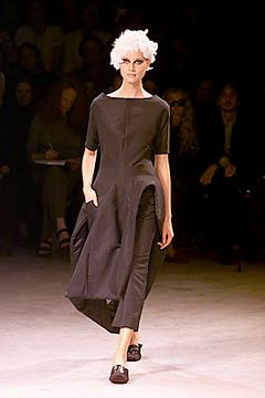 Yohji Yamamoto fashion show for Spring/Summer 2000