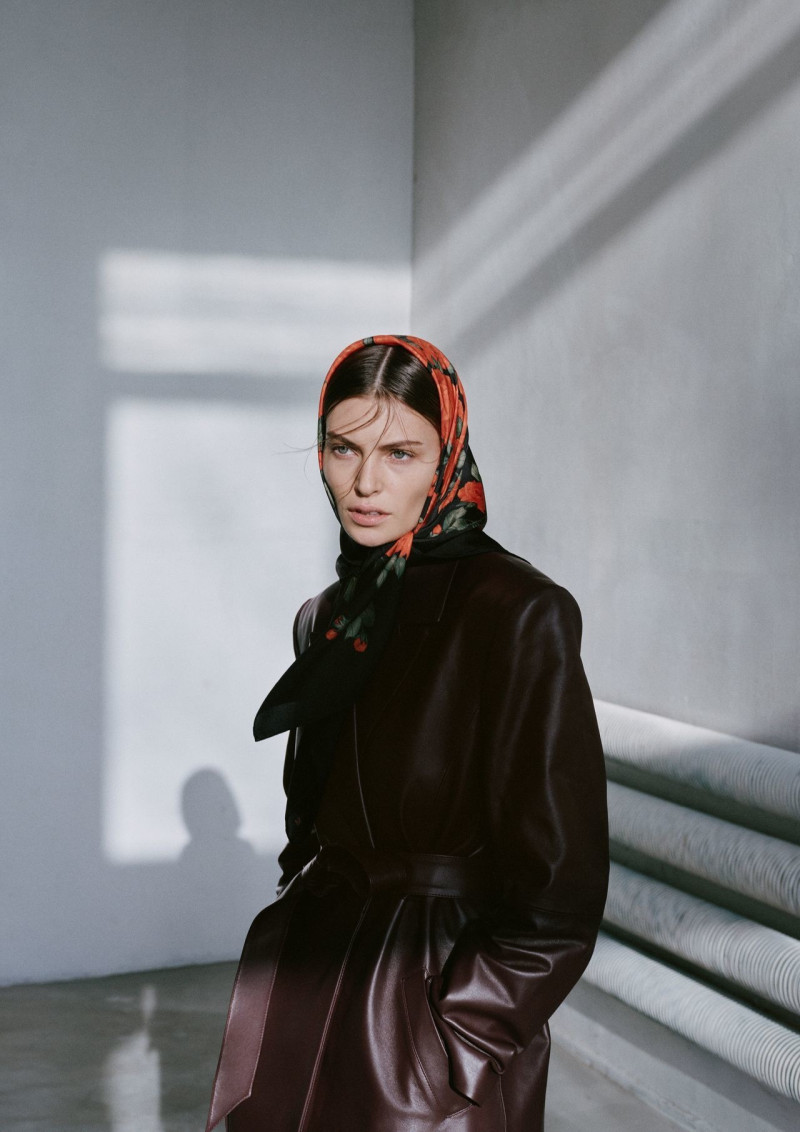 Bibi Breslin featured in  the Magda Butrym h&m 2025 advertisement for Spring/Summer 2025