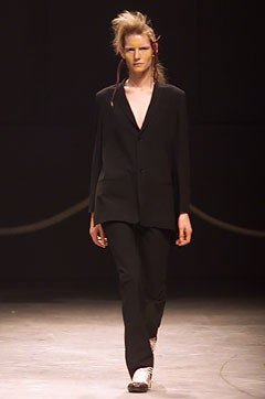 Yohji Yamamoto fashion show for Spring/Summer 2002