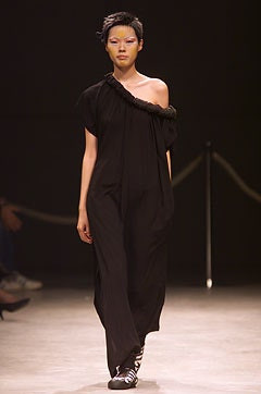 Yohji Yamamoto fashion show for Spring/Summer 2002