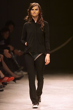 Yohji Yamamoto fashion show for Spring/Summer 2002