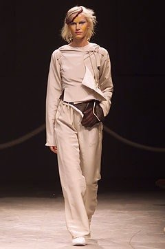 Yohji Yamamoto fashion show for Spring/Summer 2002
