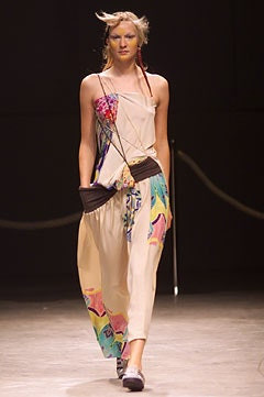 Yohji Yamamoto fashion show for Spring/Summer 2002