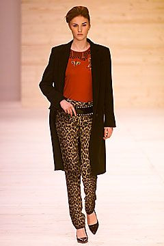 Clements Ribeiro fashion show for Autumn/Winter 2001