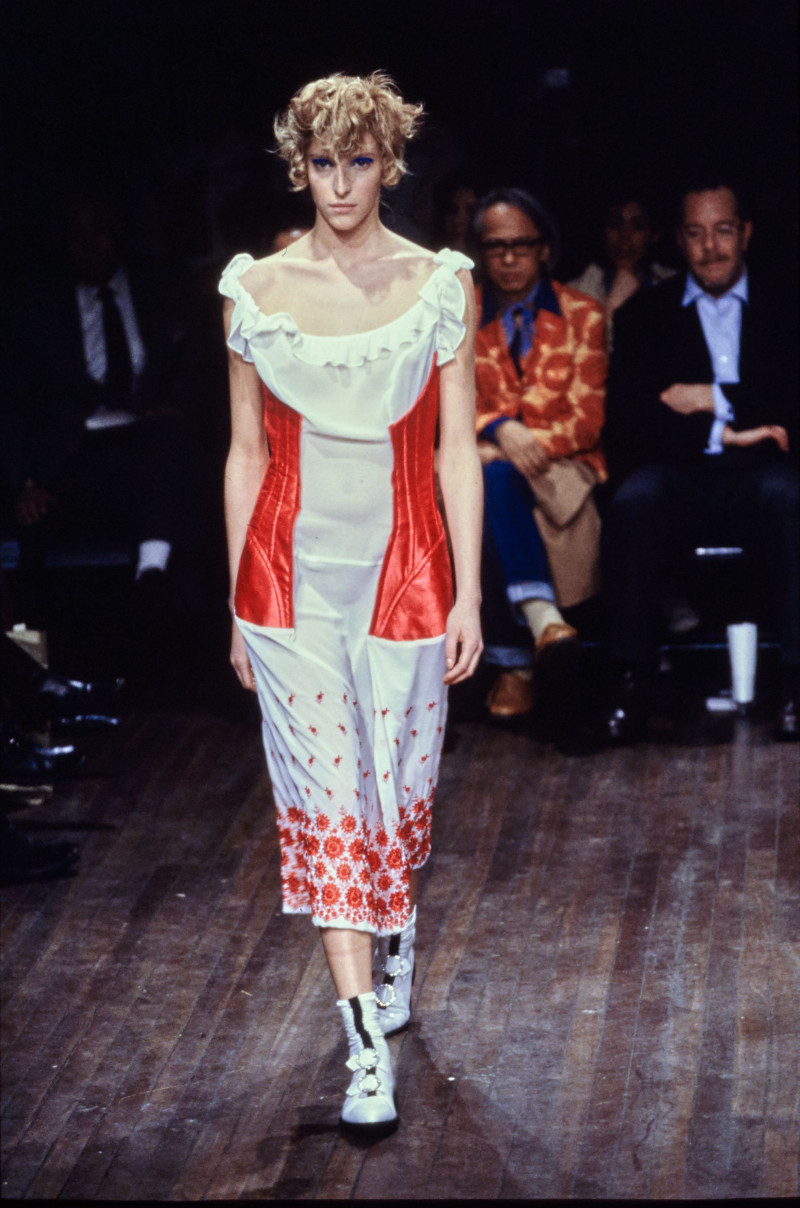 Comme des Garçons fashion show for Autumn/Winter 2001