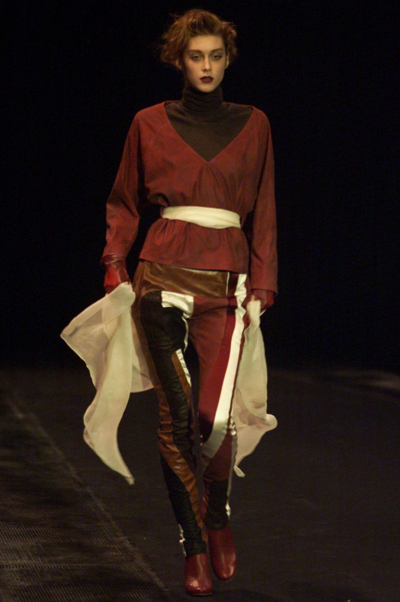 Olivier Theyskens fashion show for Autumn/Winter 2001