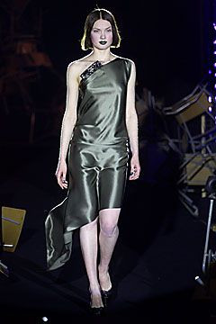 Roland Mouret fashion show for Autumn/Winter 2001