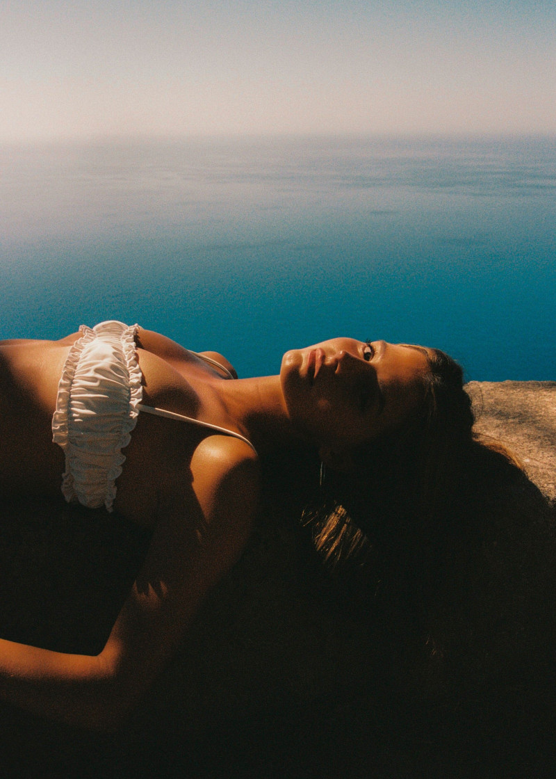 Stephanie Mandich featured in  the Inalbis advertisement for Summer 2024