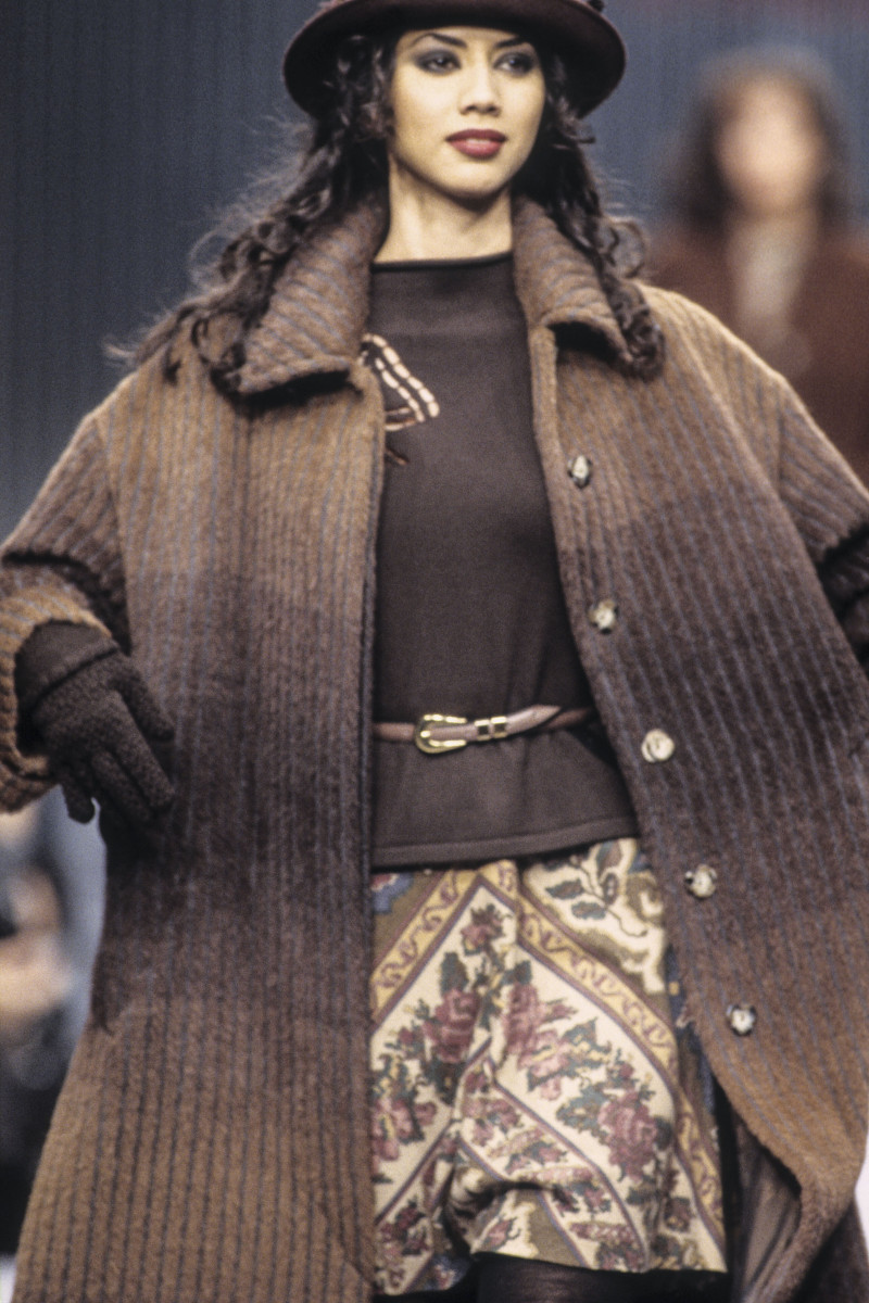 Perine Fernando featured in  the Mariella Burani fashion show for Autumn/Winter 1994