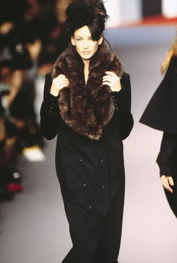 Debbie Deitering featured in  the Lagerfeld Gallery fashion show for Autumn/Winter 1994