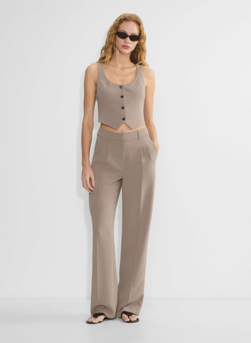 Tess Summer Carter featured in  the Aritzia catalogue for Spring/Summer 2025