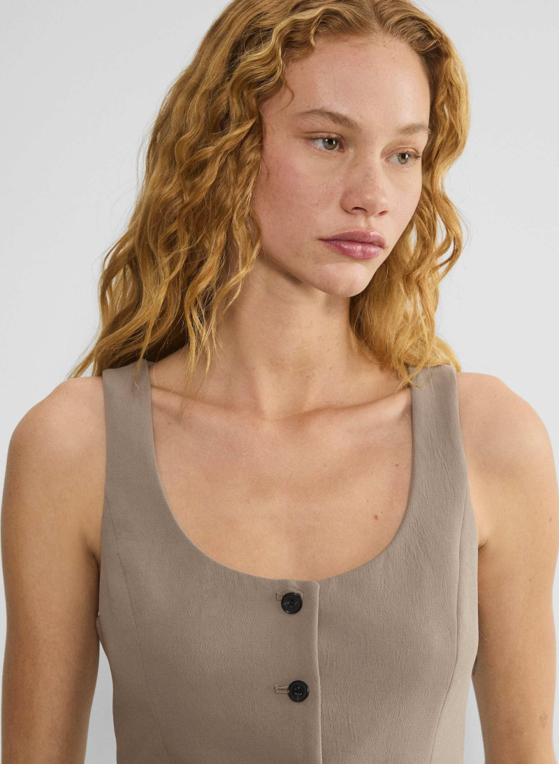 Tess Summer Carter featured in  the Aritzia catalogue for Spring/Summer 2025
