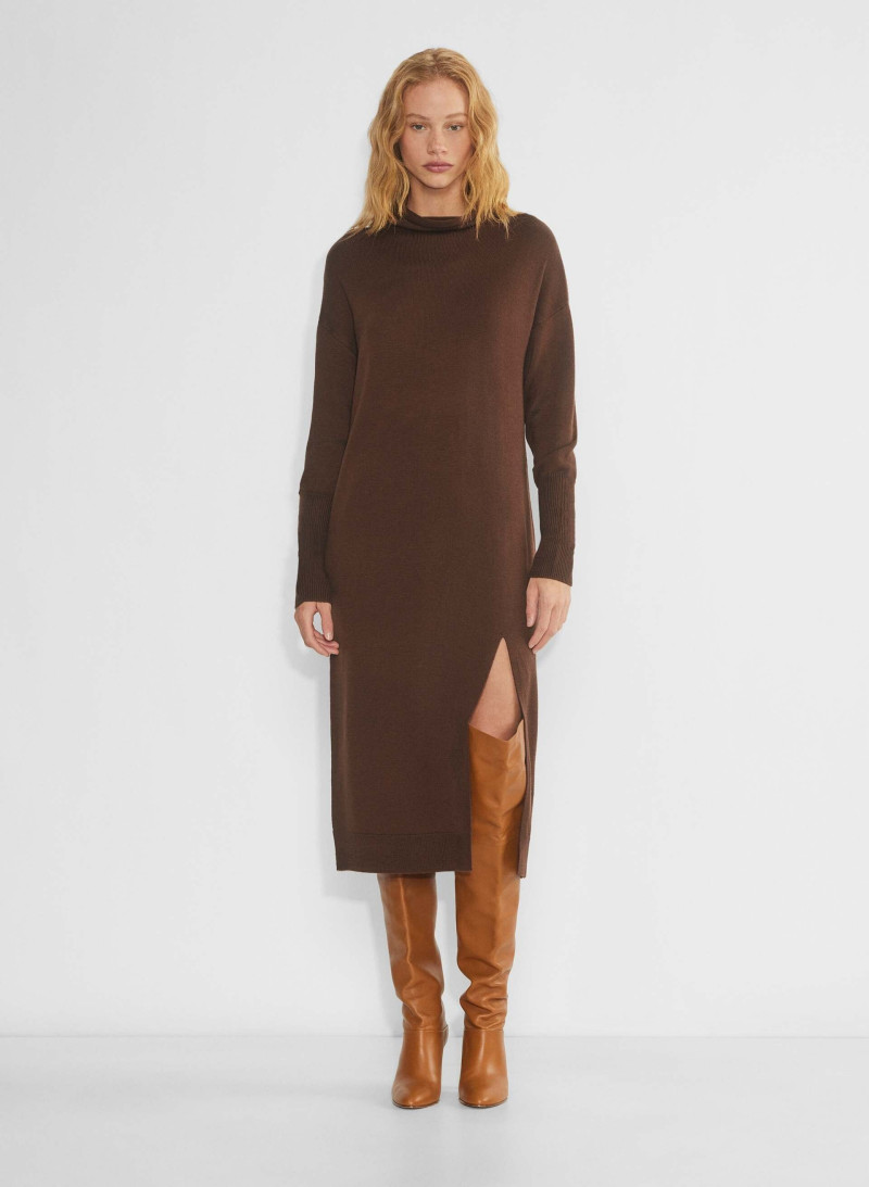 Tess Summer Carter featured in  the Aritzia catalogue for Spring/Summer 2025