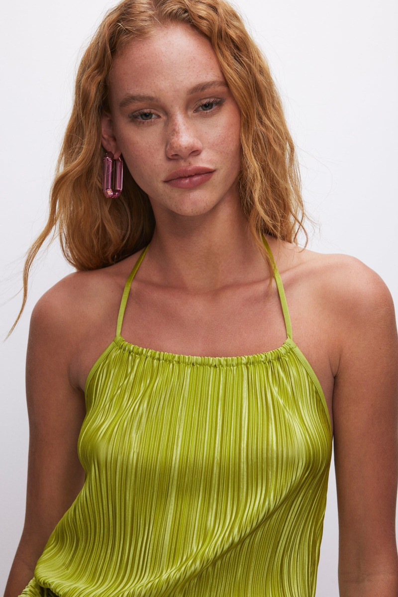Tess Summer Carter featured in  the Good American catalogue for Spring/Summer 2023