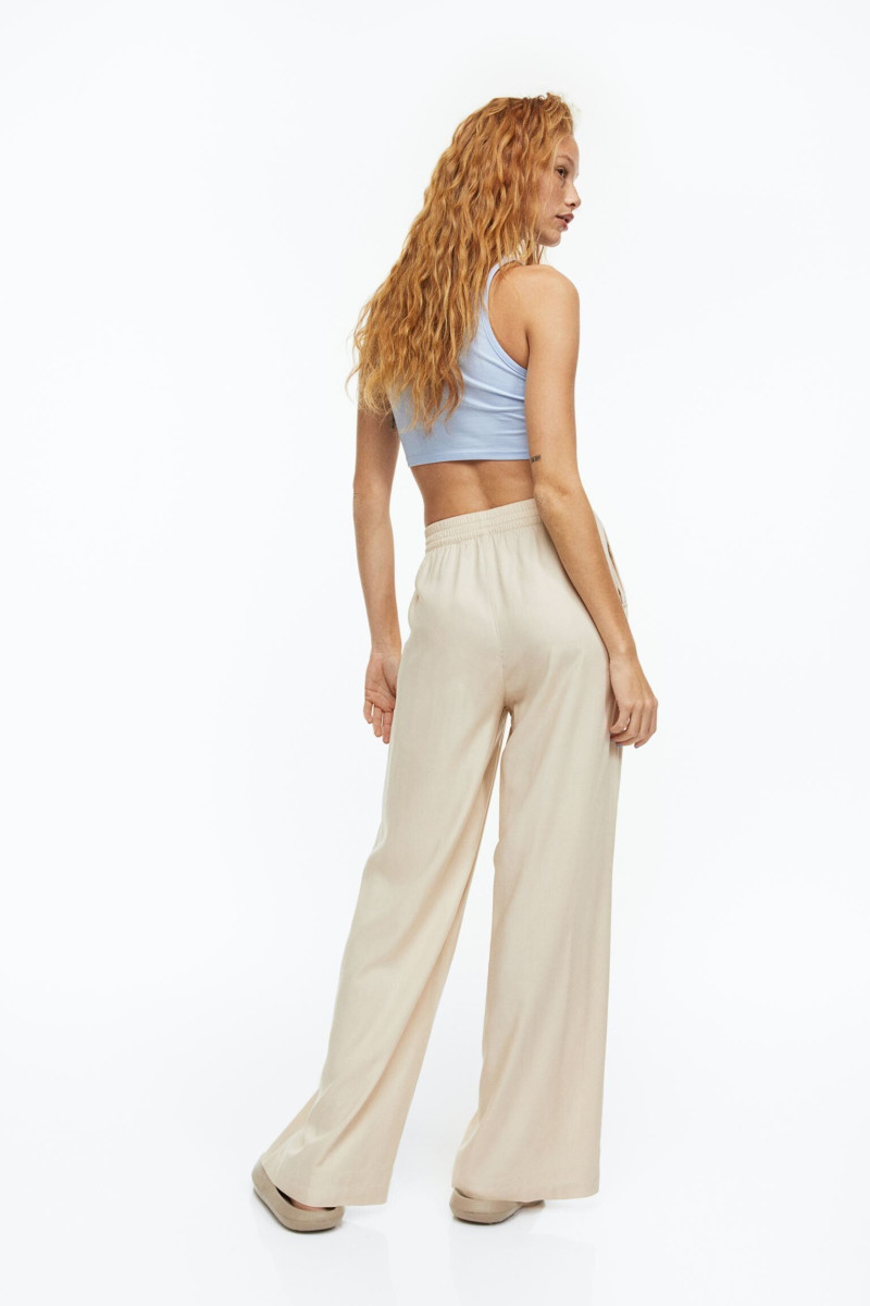 Tess Summer Carter featured in  the H&M catalogue for Spring/Summer 2023