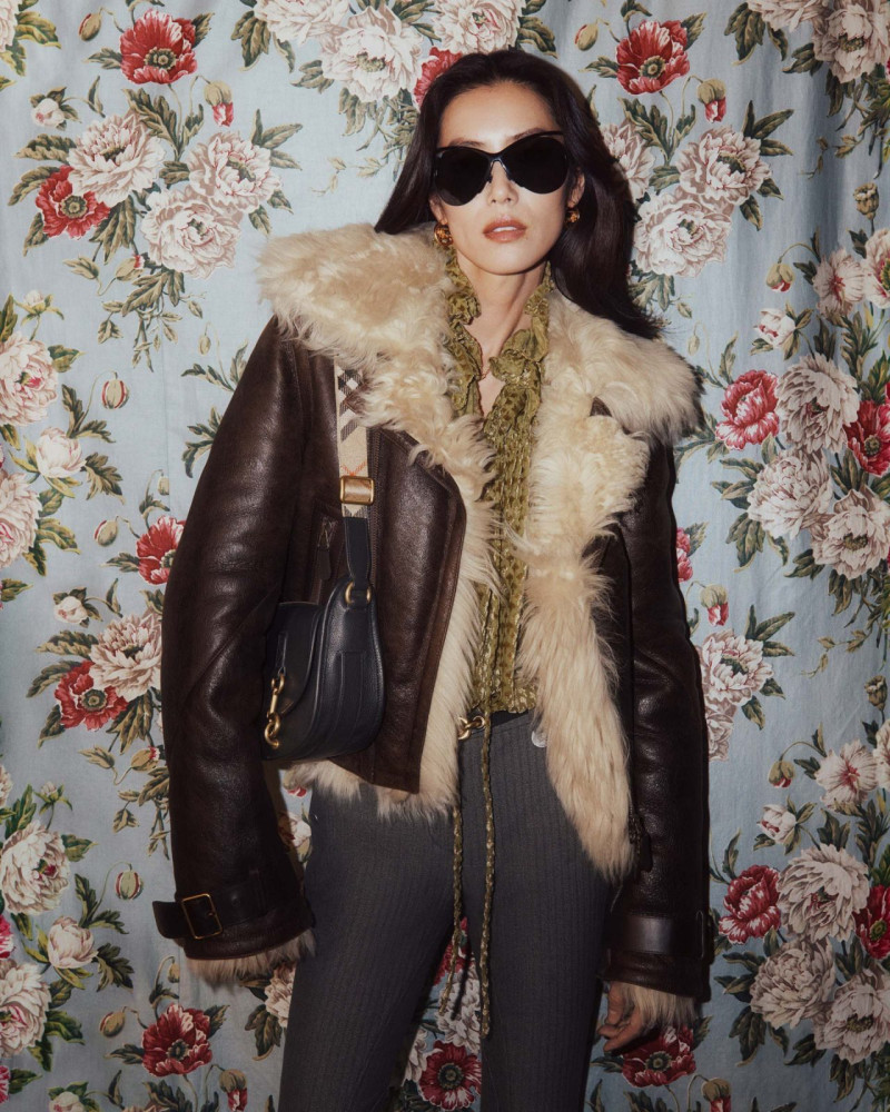 Amelia Gray Hamlin featured in  the Burberry Its Always Burberry Weather: Postcards from London advertisement for Winter 2025