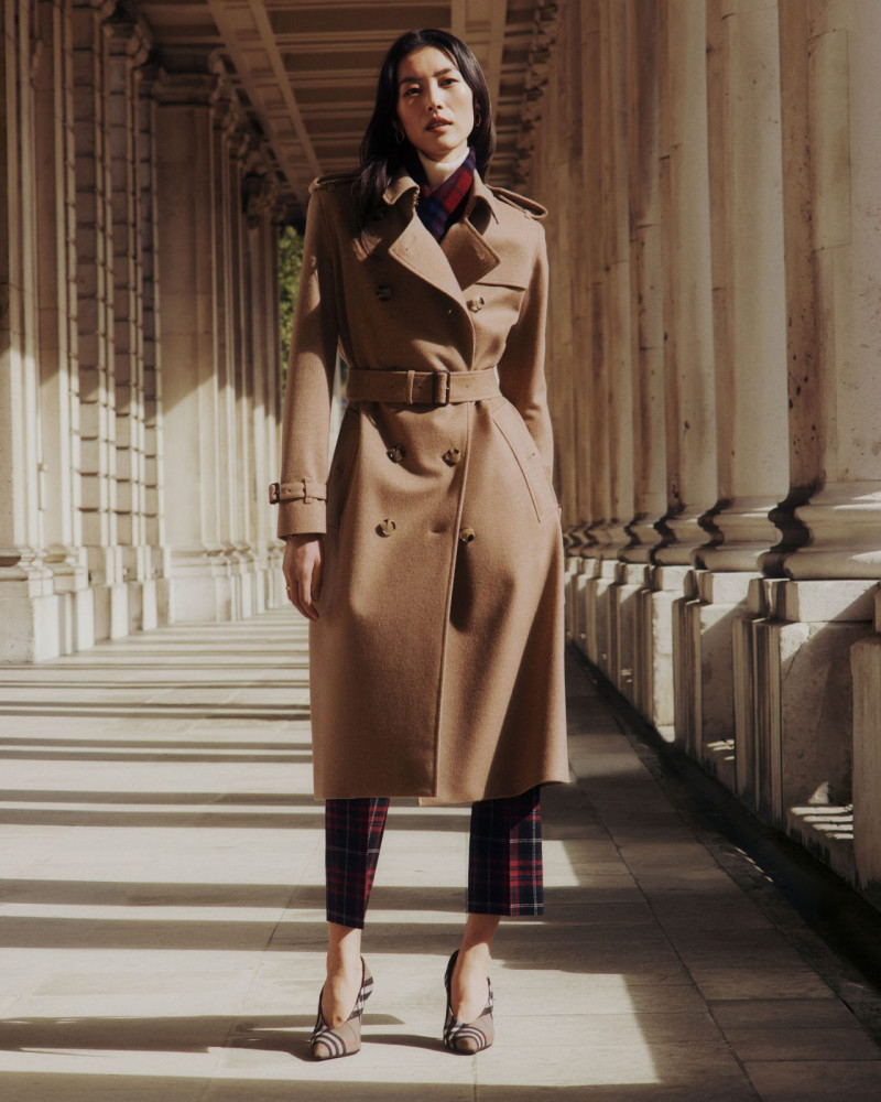 Liu Wen featured in  the Burberry Its Always Burberry Weather: Postcards from London advertisement for Winter 2025