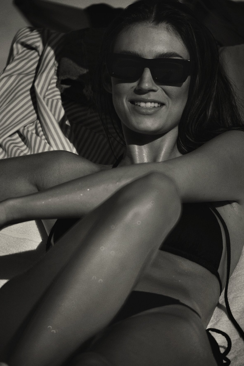 Lorena Rae featured in  the Etam advertisement for Spring/Summer 2024