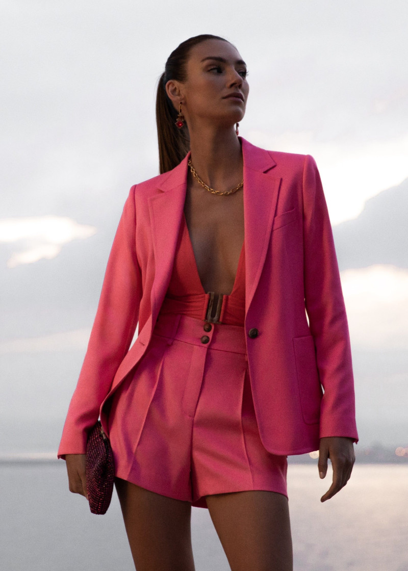 Lorena Rae featured in  the Reiss lookbook for Spring/Summer 2022