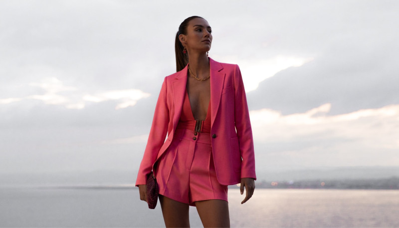 Lorena Rae featured in  the Reiss lookbook for Spring/Summer 2022