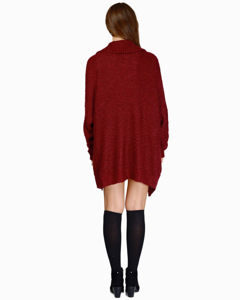Lorena Rae featured in  the Tobi catalogue for Summer 2022