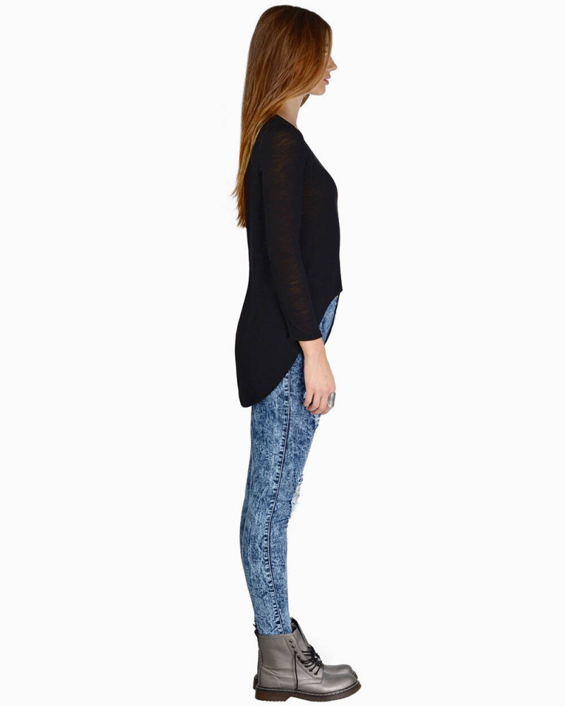 Lorena Rae featured in  the Tobi catalogue for Summer 2022