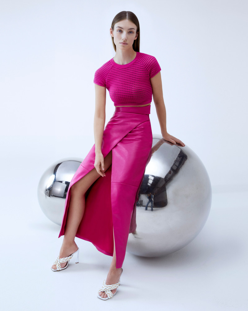 Lorena Rae featured in  the Genny advertisement for Spring/Summer 2022