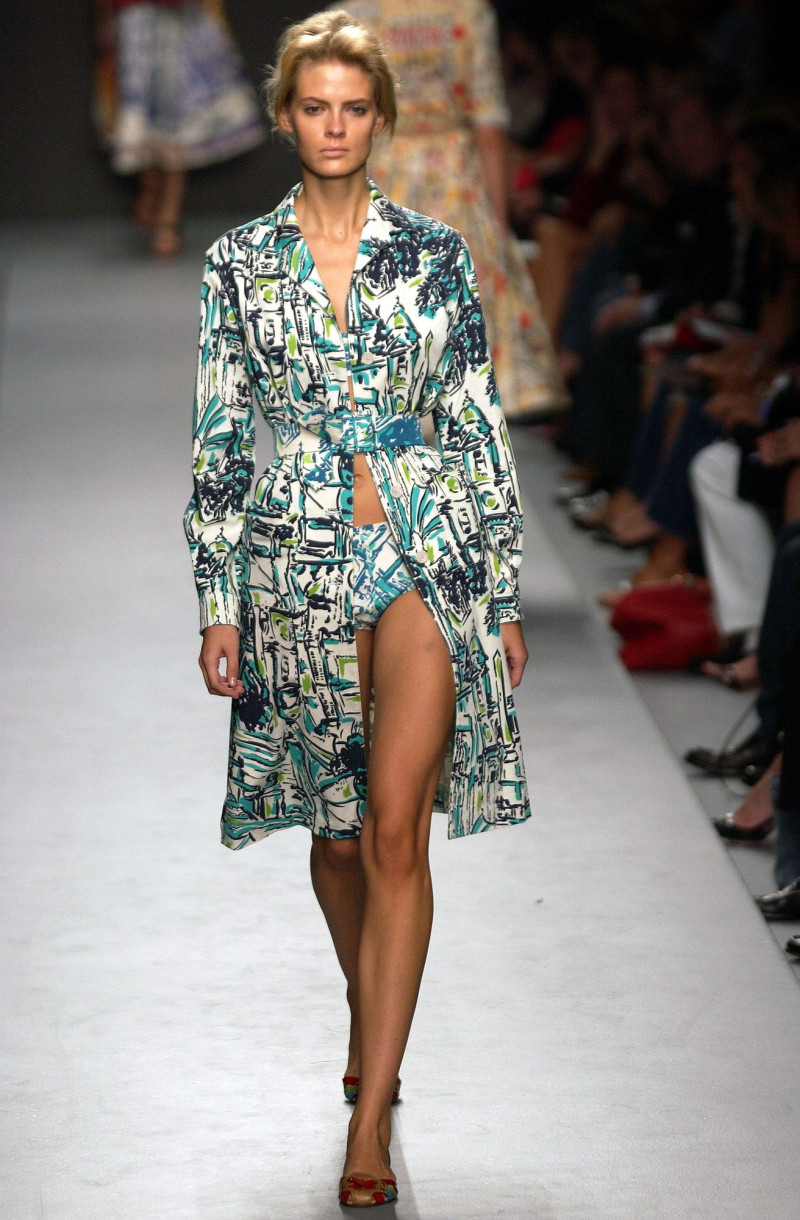 Prada fashion show for Spring/Summer 2004