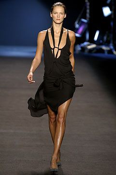 Roland Mouret fashion show for Spring/Summer 2004