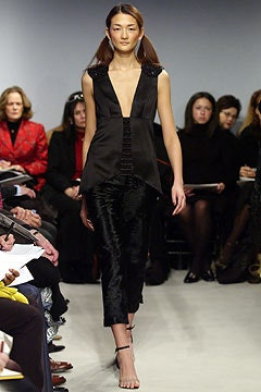 Vera Wang fashion show for Autumn/Winter 2003