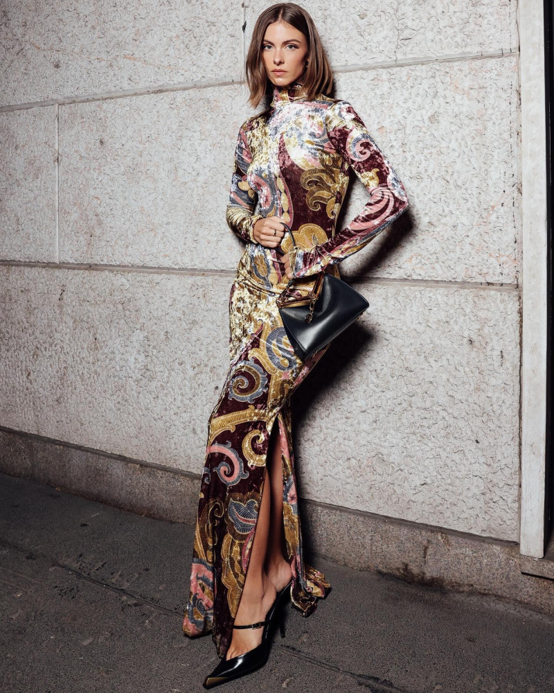 Carmella Rose featured in  the Etro Sozial Media advertisement for Spring/Summer 2025