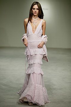 Vera Wang fashion show for Spring/Summer 2004