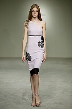 Vera Wang fashion show for Spring/Summer 2004