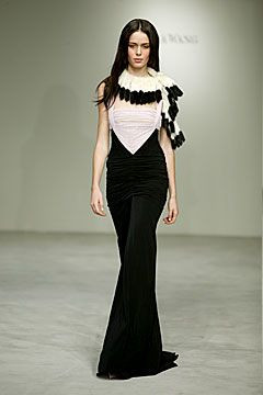 Vera Wang fashion show for Spring/Summer 2004