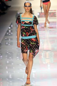 Versus fashion show for Spring/Summer 2004
