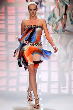 Versus fashion show for Spring/Summer 2004