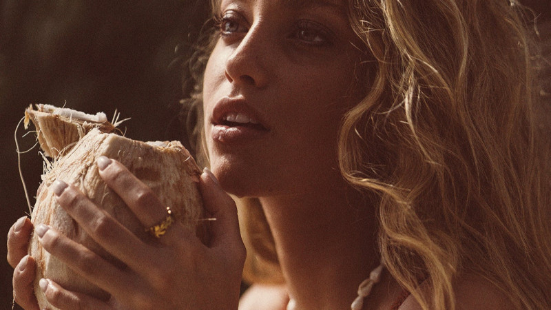 Catarina Maia featured in  the Missus Zanzi Collection advertisement for Spring/Summer 2022