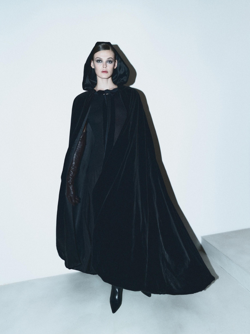 Cara Taylor featured in  the Massimo Dutti lookbook for Autumn/Winter 2025