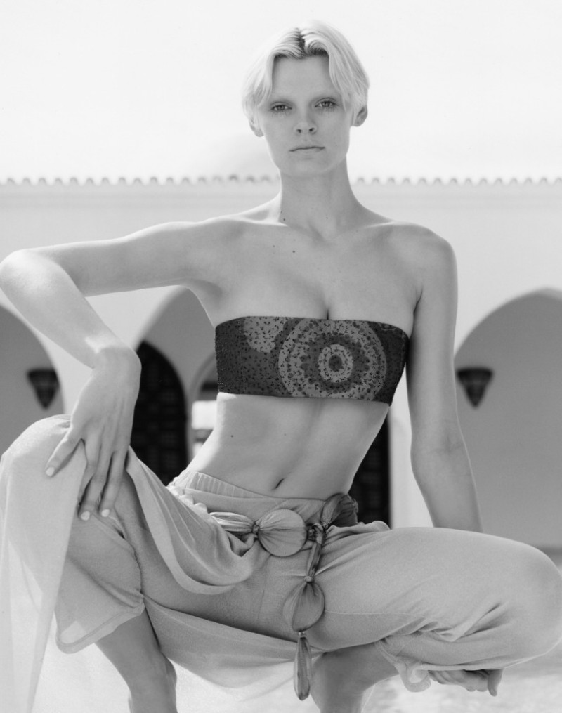 Cara Taylor featured in  the Giorgio Armani Giorgio by Carine advertisement for Summer 2023