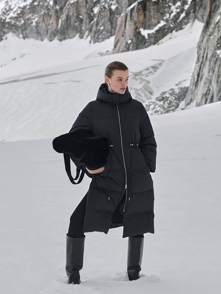 Cara Taylor featured in  the Cos Sweden advertisement for Winter 2022
