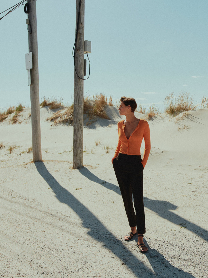 Cara Taylor featured in  the Massimo Dutti advertisement for Summer 2022