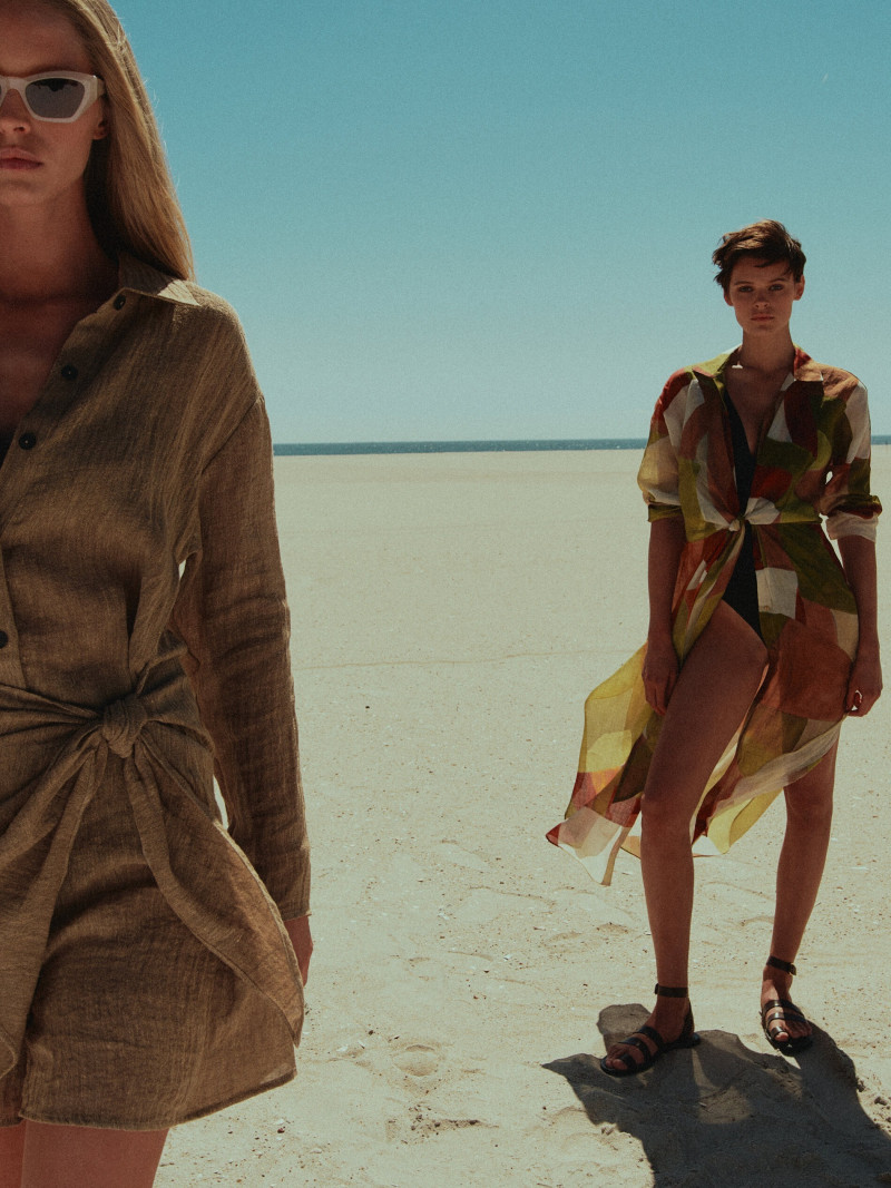 Cara Taylor featured in  the Massimo Dutti advertisement for Summer 2022