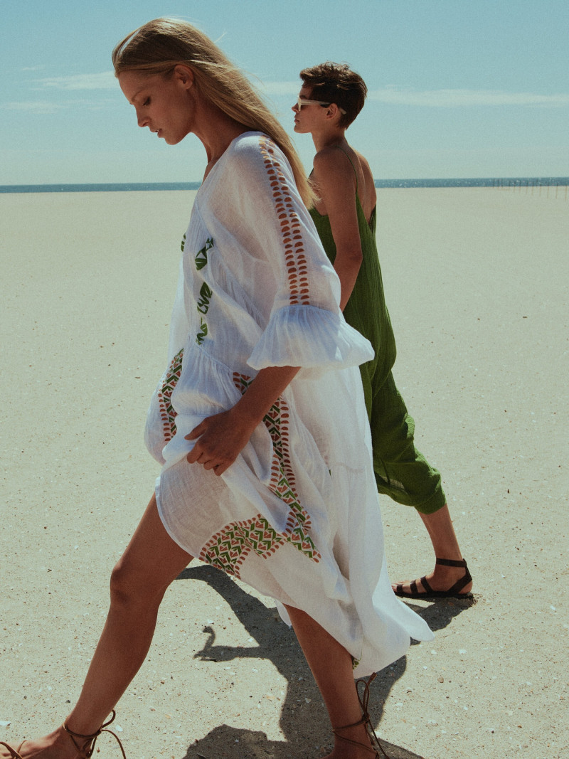 Cara Taylor featured in  the Massimo Dutti advertisement for Summer 2022