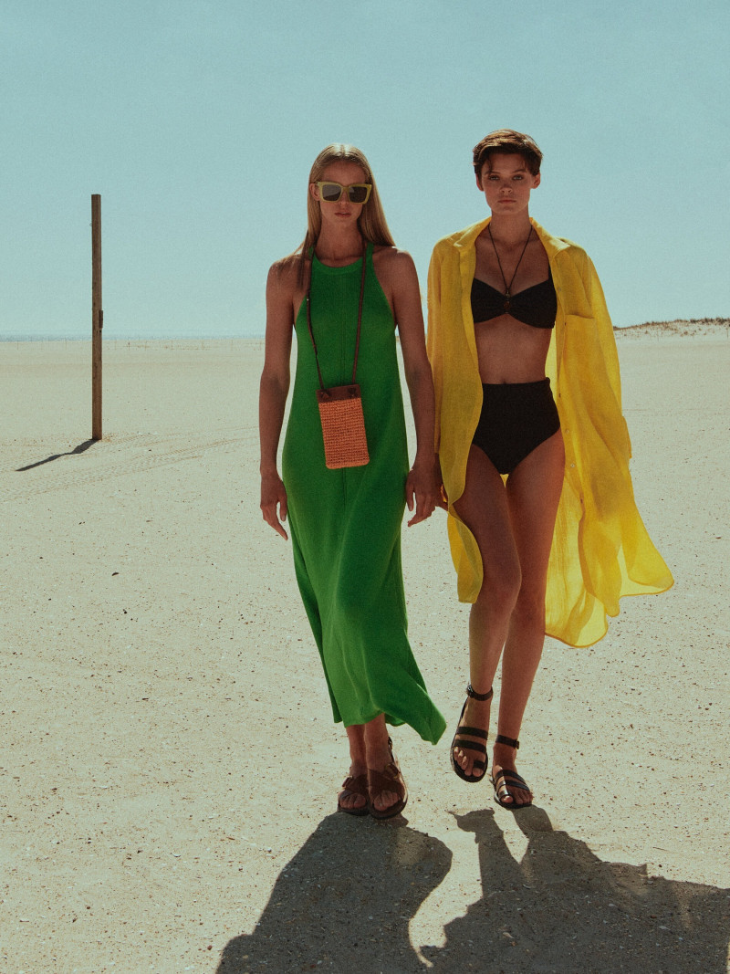 Cara Taylor featured in  the Massimo Dutti advertisement for Summer 2022