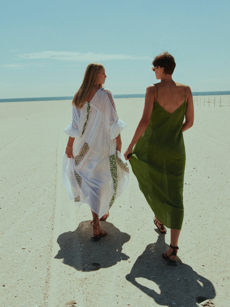 Cara Taylor featured in  the Massimo Dutti advertisement for Summer 2022