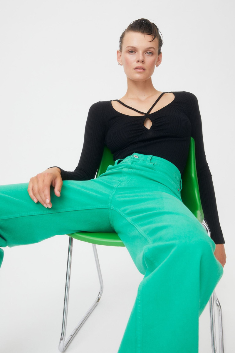 Cara Taylor featured in  the H&M lookbook for Pre-Fall 2022