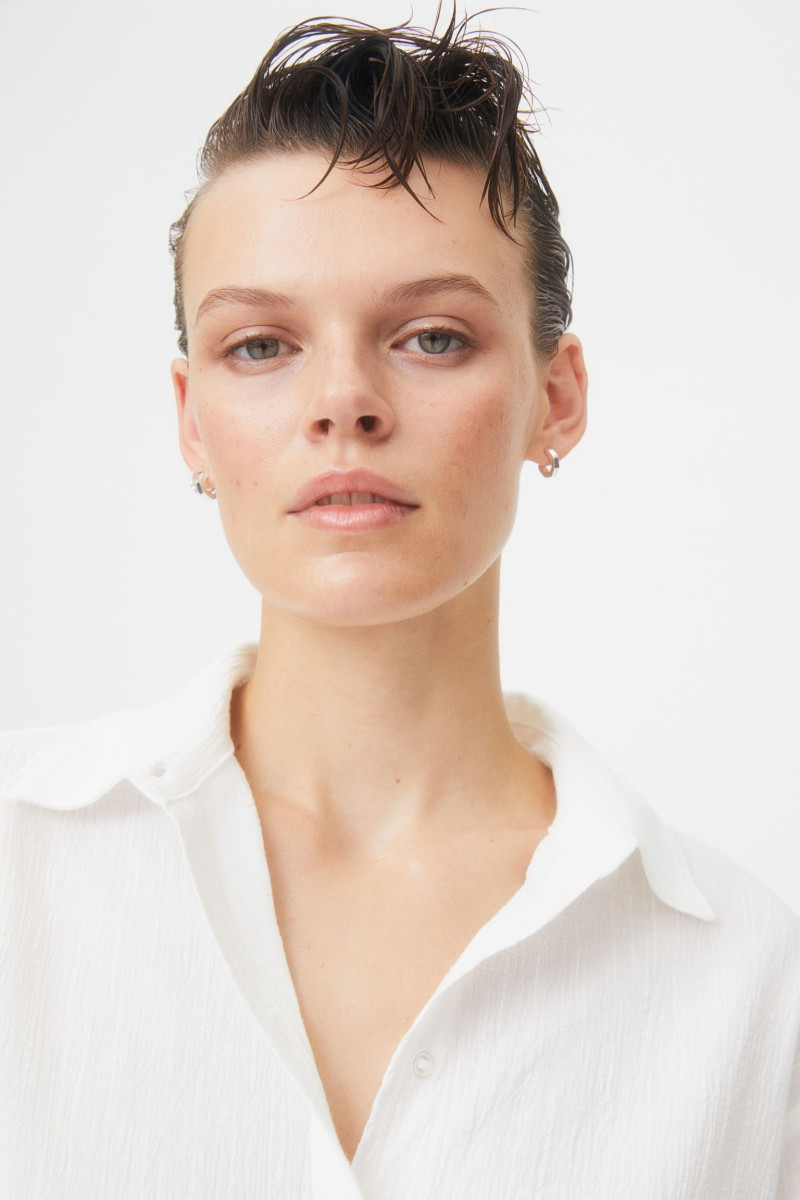 Cara Taylor featured in  the H&M lookbook for Pre-Fall 2022