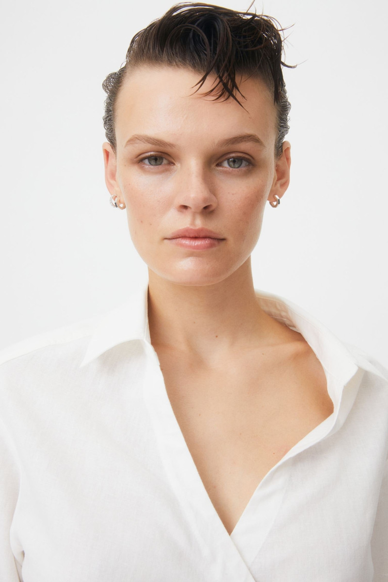 Cara Taylor featured in  the H&M lookbook for Pre-Fall 2022