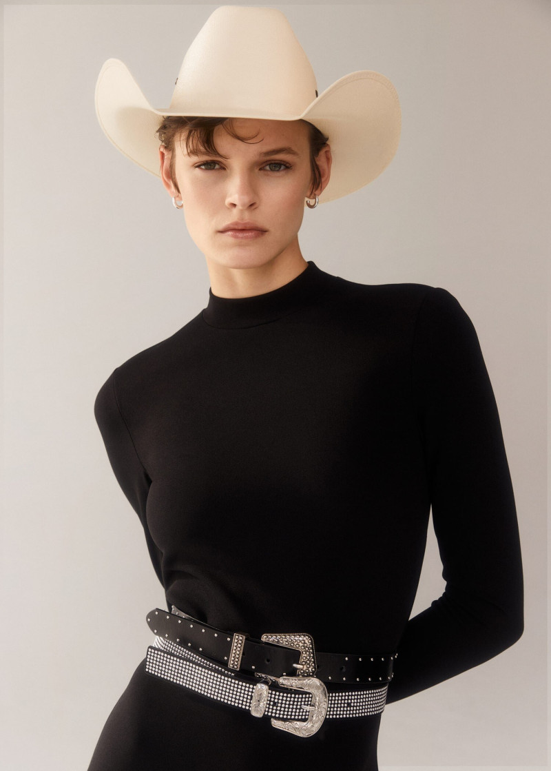 Cara Taylor featured in  the Mango Retro Exuberance catalogue for Spring/Summer 2022