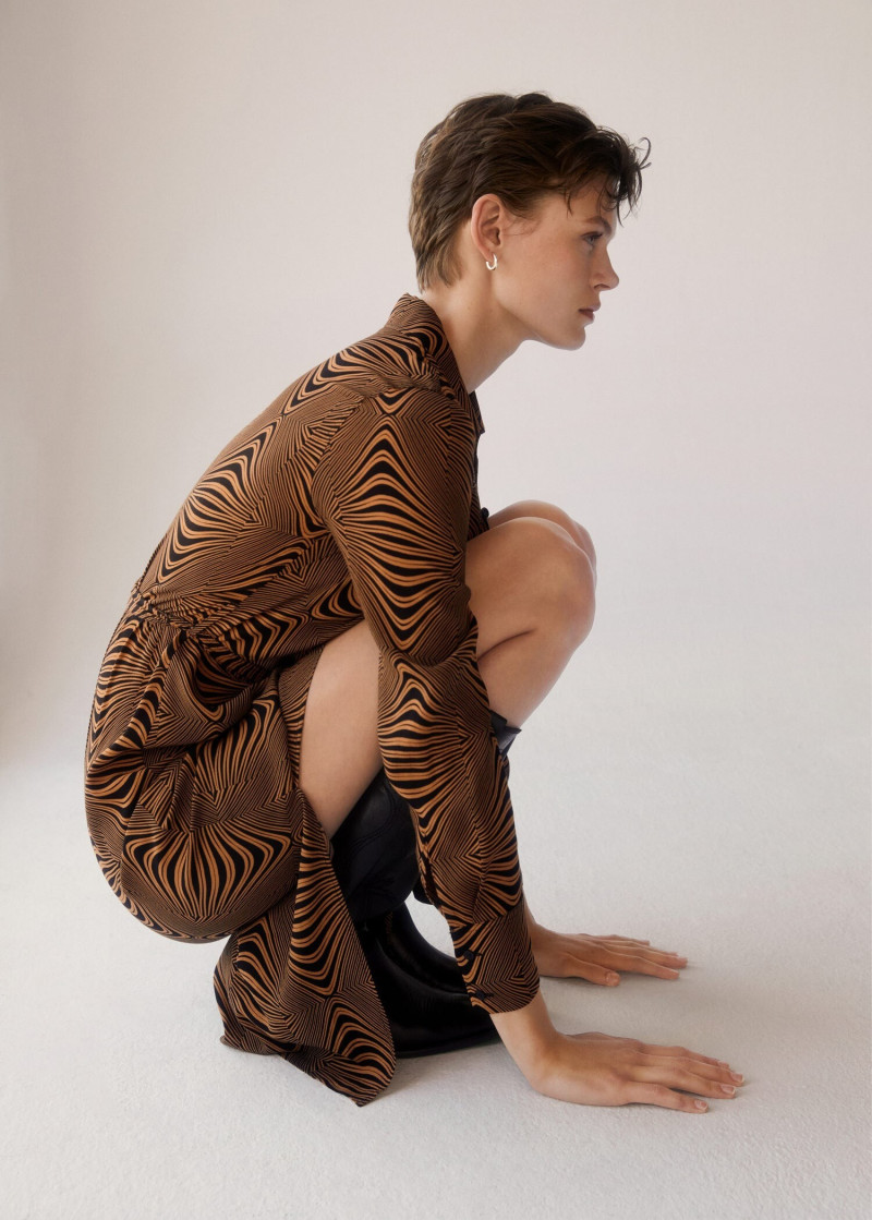 Cara Taylor featured in  the Mango Retro Exuberance catalogue for Spring/Summer 2022